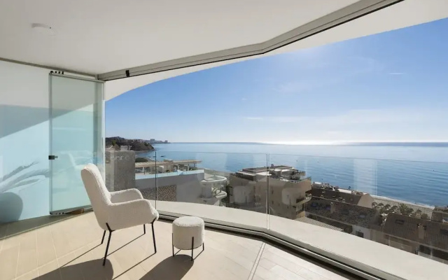 Stunning Seafront Apartment in Carvajal Beach