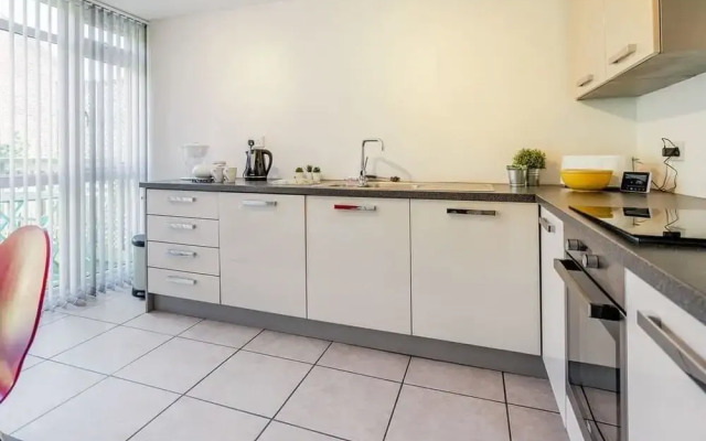 Central Townhouse With Double Terrace and Free Parking