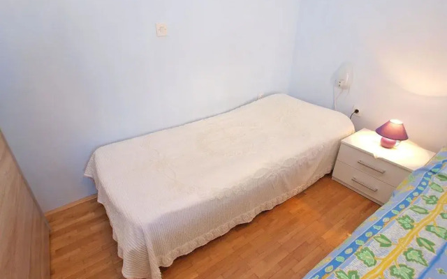Apartment 757