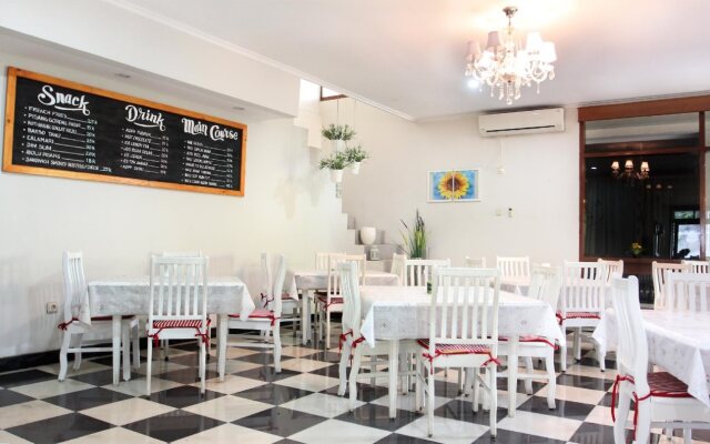 OYO 154 Griya Patria Guest House