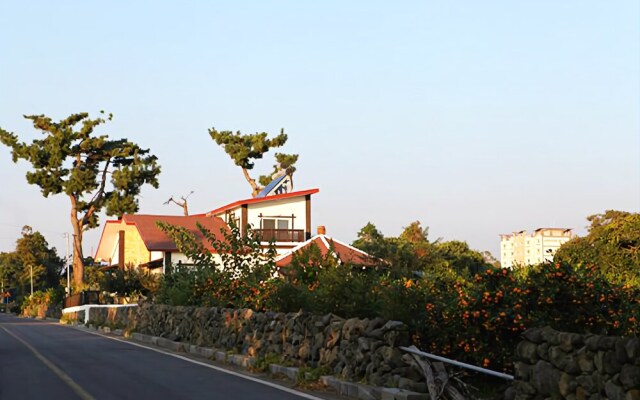 Seogwipo White Castle Pension