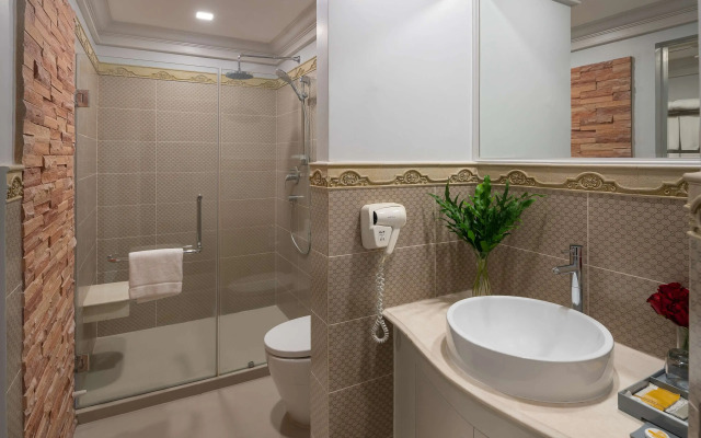 Kingston Suites 