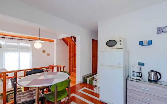 Stunning Home in Zavalatica With Wifi and 4 Bedrooms