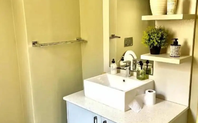 Lake Villa Hartebees