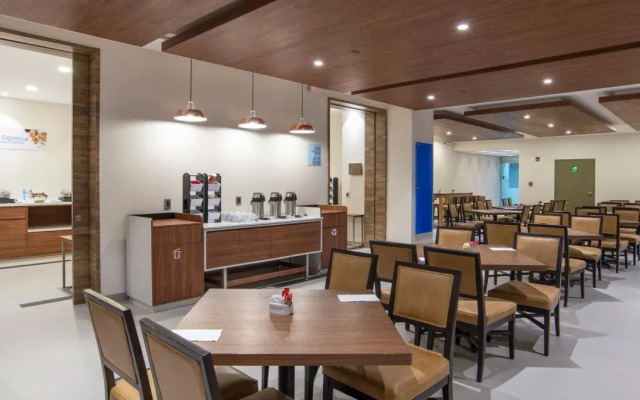 Holiday Inn Express Mexico Basilica by IHG