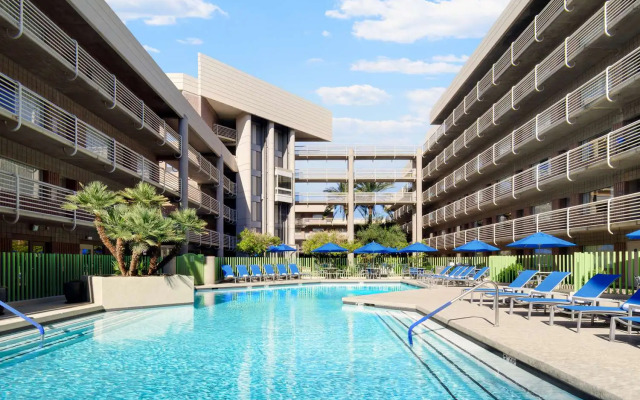 DoubleTree Suites by Hilton Phoenix