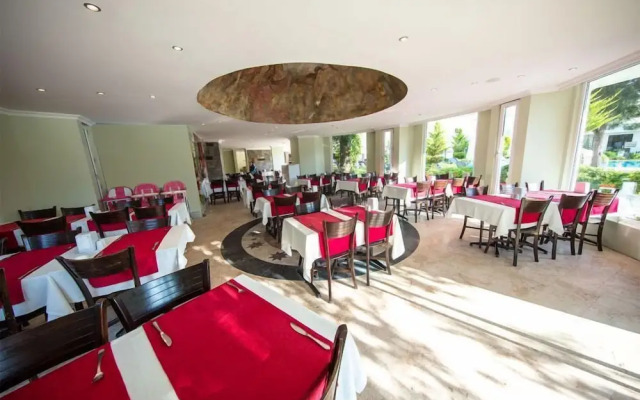 Royal Palm Beach Hotel