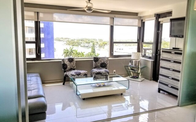 Alexander 1121 3 Bedroom Apts by RedAwning