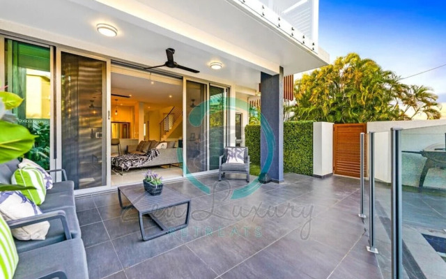 ZEN ARCTIC LUXURY 2-STORY House & Pool