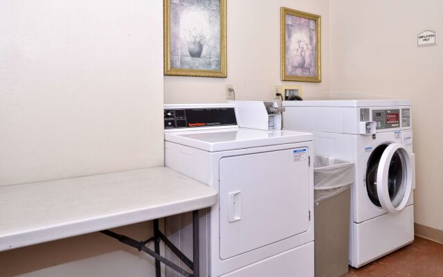 Starlight Inn & Suites Motel 29 Palms Joshua Tree National Park