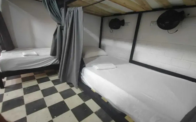 Baku Laureles Hostel