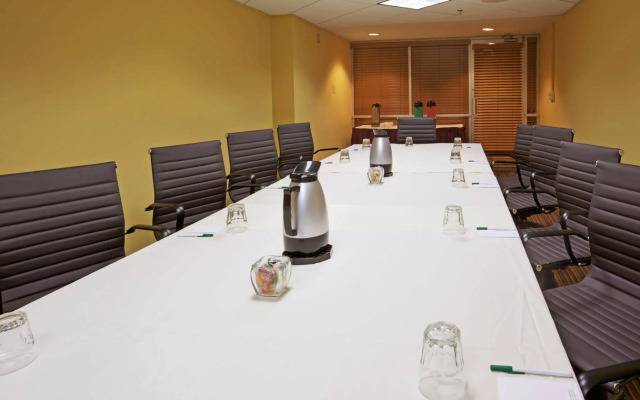 Holiday Inn Houston Intercontinental Airport by IHG