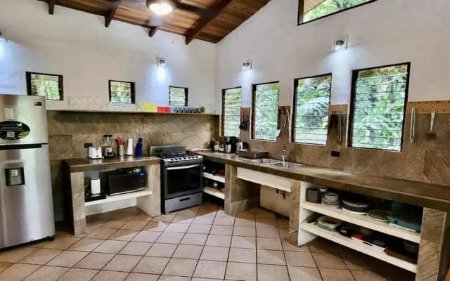 Toucan Villa Family Home w Private Pool Garden AC