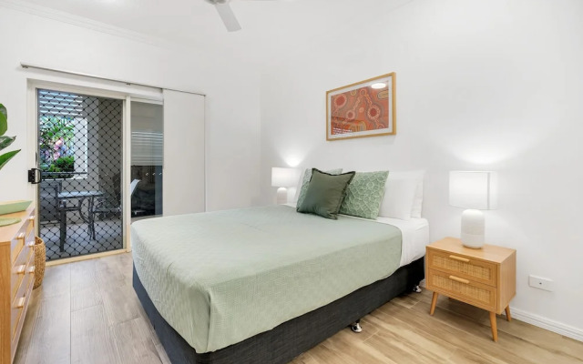 Spacious 3-beds w Direct Access to Pool