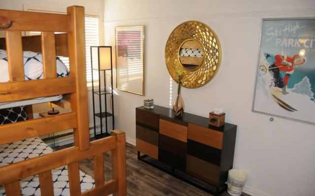 Park City Condo with 6 beds, 3 bedroom, 3 bath, 4 min to ski, 2 min to Sundance HQ