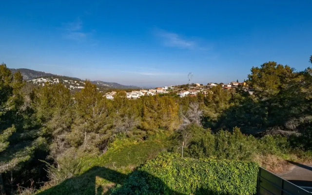 Delightful Villa in Canyelles wth Swimming Pool