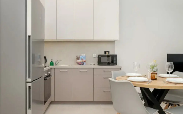 Luxurious Apartment by Renters Prestige