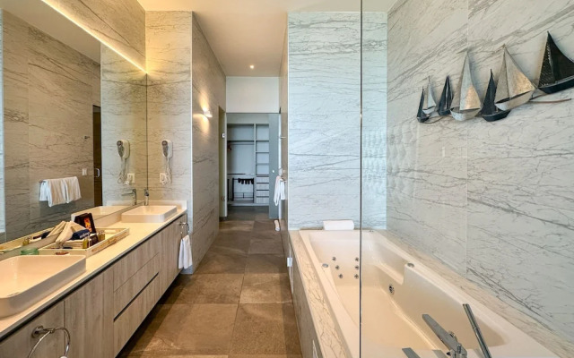 Beachtop Haven 2BR Condo at Iconic Sandy Beach