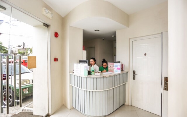OYO 393 Triangle Apartelle
