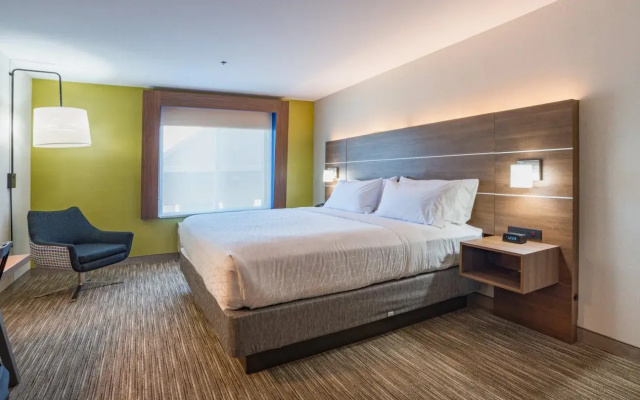 Holiday Inn Express Swansea