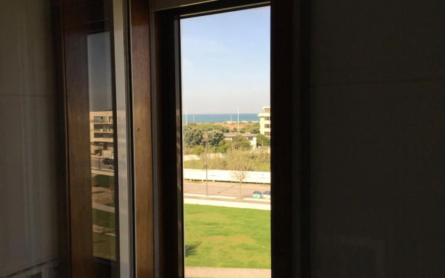 Cozy Beach Front with Rooftop