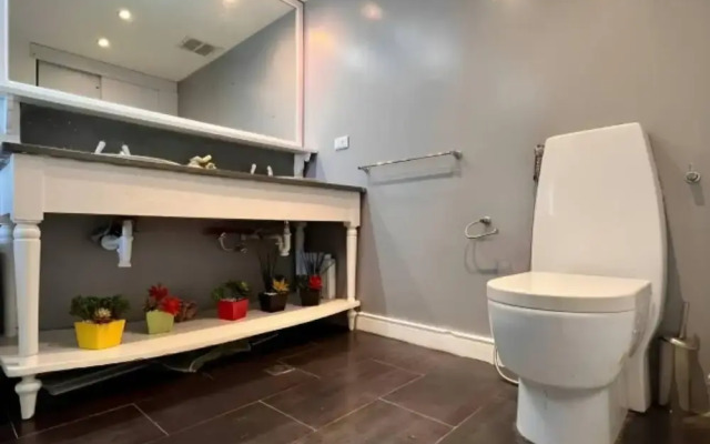 Seafrontapartment-sleeps4-pool-parking-garden