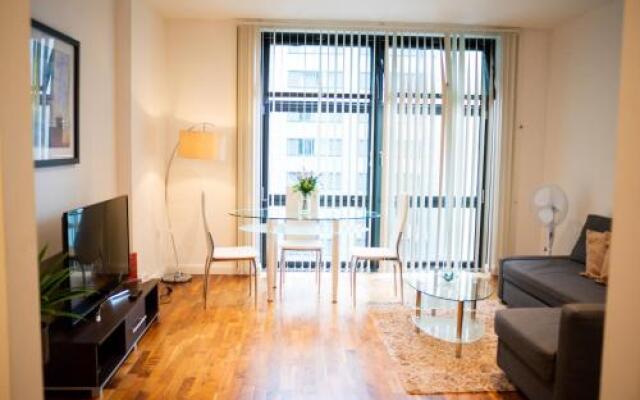 Oyo Home 137 Discovery Dock