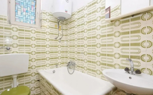 Awesome Apartment in Starigrad Paklenica With 2 Bedrooms