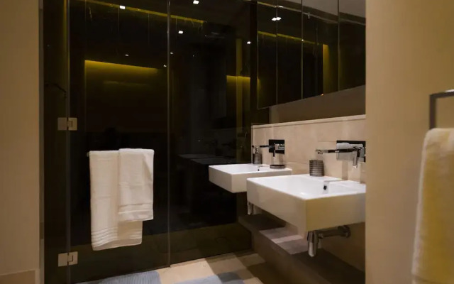 Spacious beachfront 2 bedroom apartment