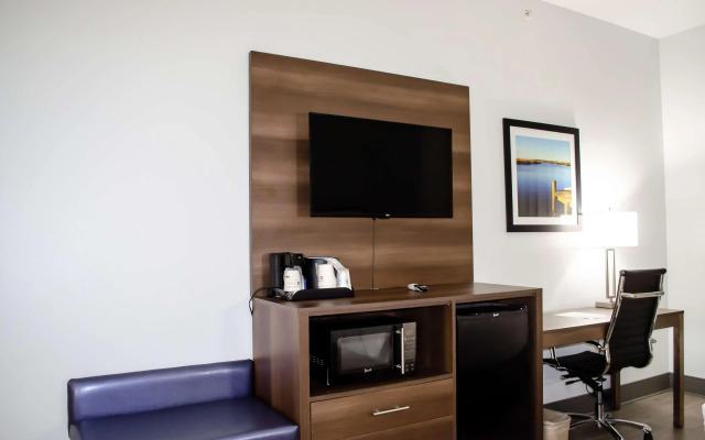 Best Western Plus First Coast Inn & Suites