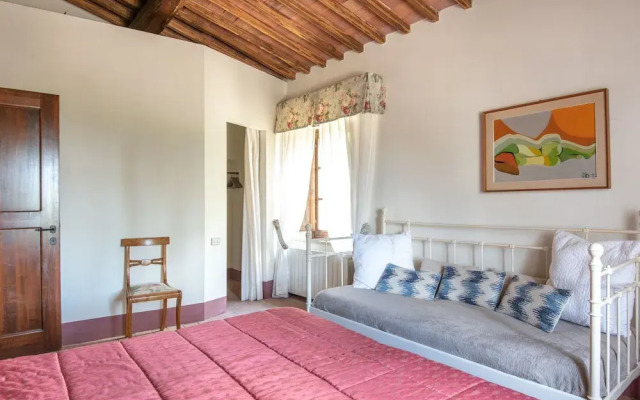 Secluded Apartment in Rapolano Terme with Garden