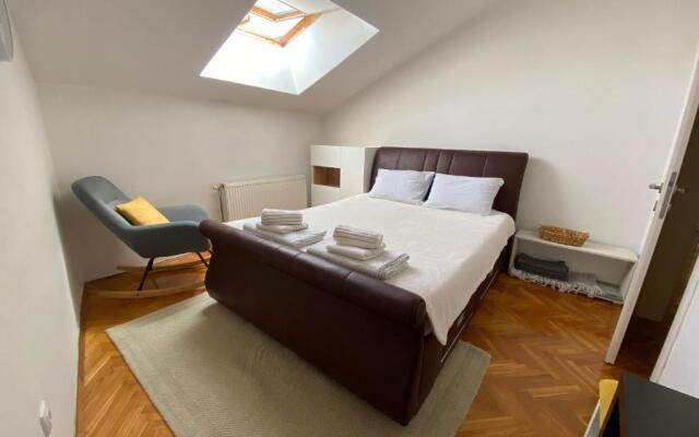 FAMILY CORNER-2bedroom apartment with free parking