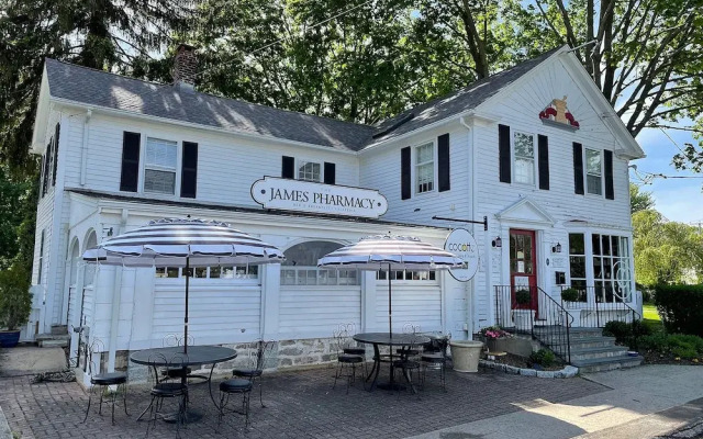 James Pharmacy Bed & Breakfast