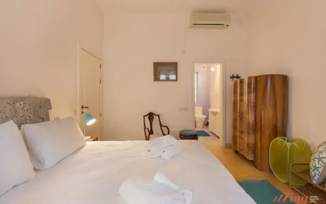 Eclectic Apartment With Incredible Harbour Views