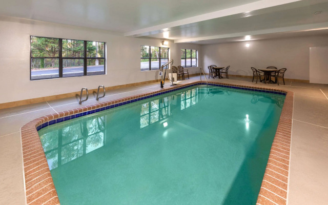La Quinta Inn & Suites by Wyndham Snellville-Stone Mountain