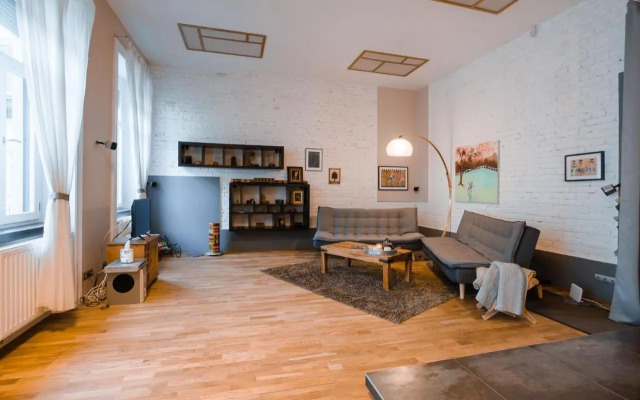 Cozy Loft at Opera