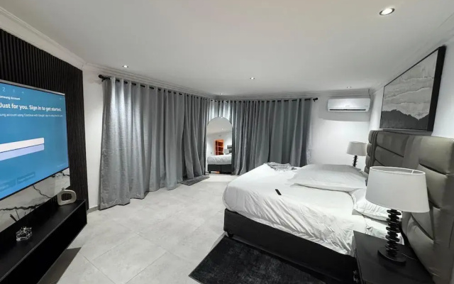 Bryanston Luxury Secure 4BR Haven