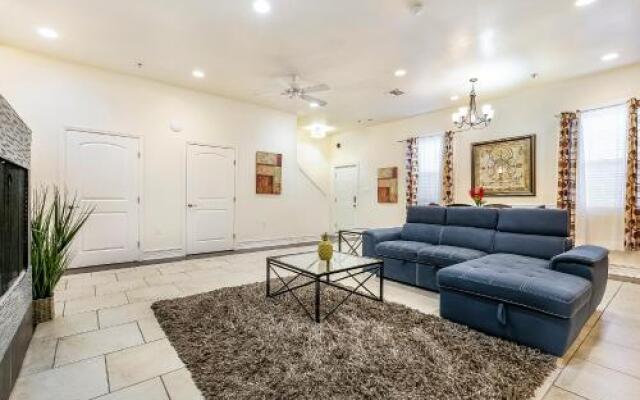 Spacious 3BR/2.5BATH Condo in Great location