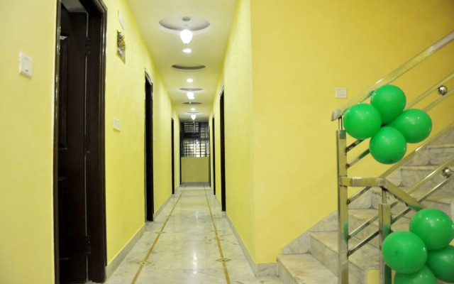 Capital O 2323 Royal Executive Inn