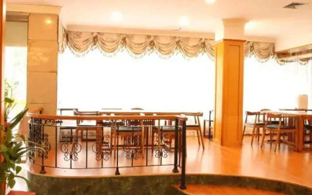 Huaqiao Collage Experts Hostel