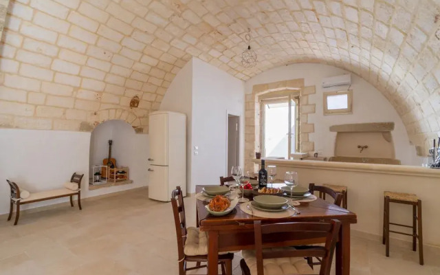 2873 Villa Pussacra by Barbarhouse