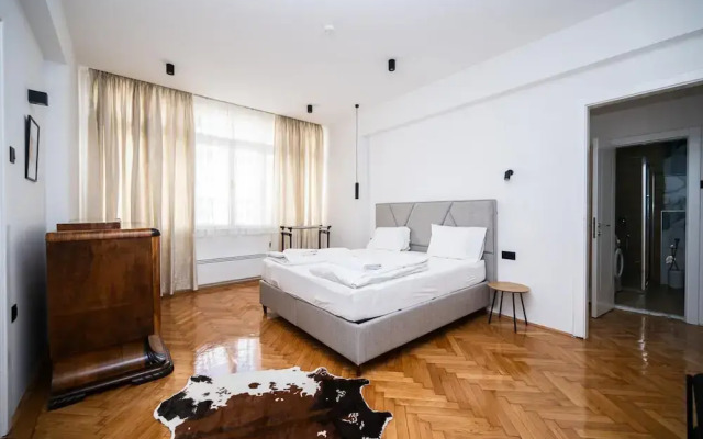 Design 150m2 Three-bedroom Apartment - Main Street