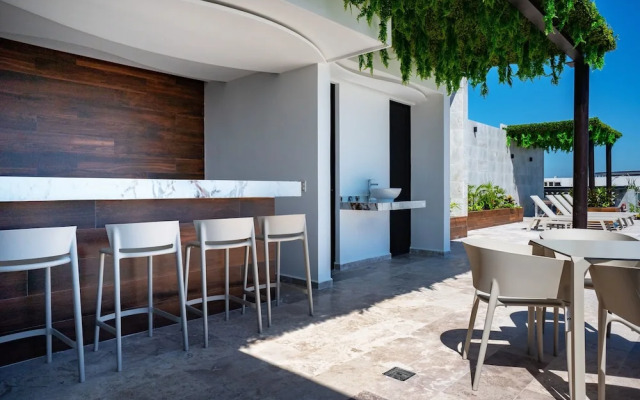 Menesse Town Tower 203 1 Bedroom Condo