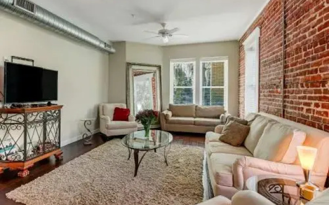 JBH 115 W 2nd Apt #1