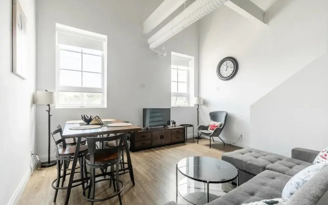 2BR 2storey Loft Free Parking Gym