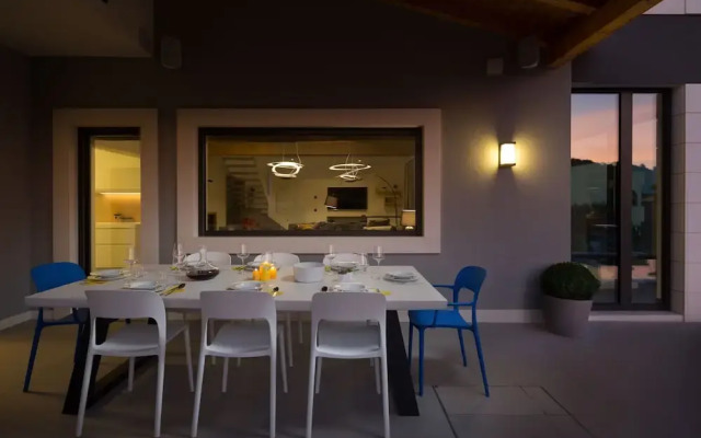Beachfront Villa Azzurro With Pool
