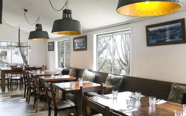 Feathertop Alpine Lodge