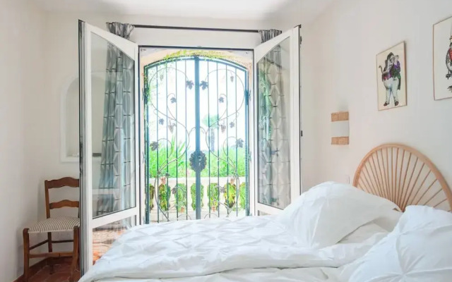 Villa Near Cannes With Pool and Views