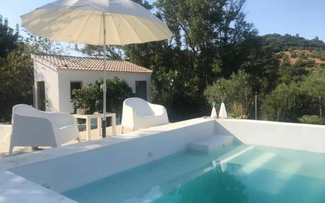 Bungalow With one Bedroom in Madrigueras, With Private Pool, Enclosed Garden and Wifi