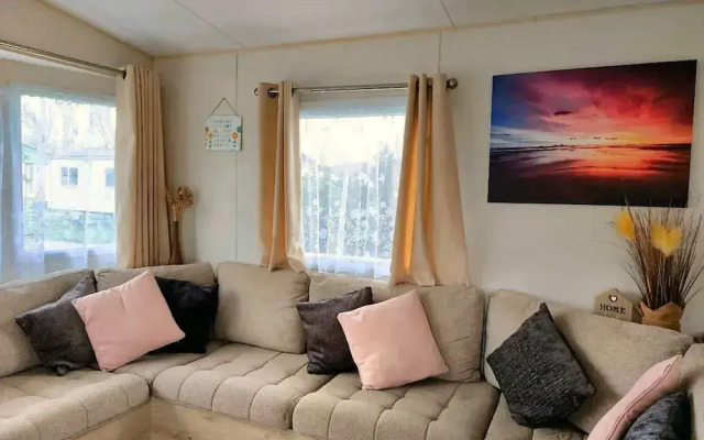 Forget-me-not Stays Holiday Caravan- 3 Bedrooms
